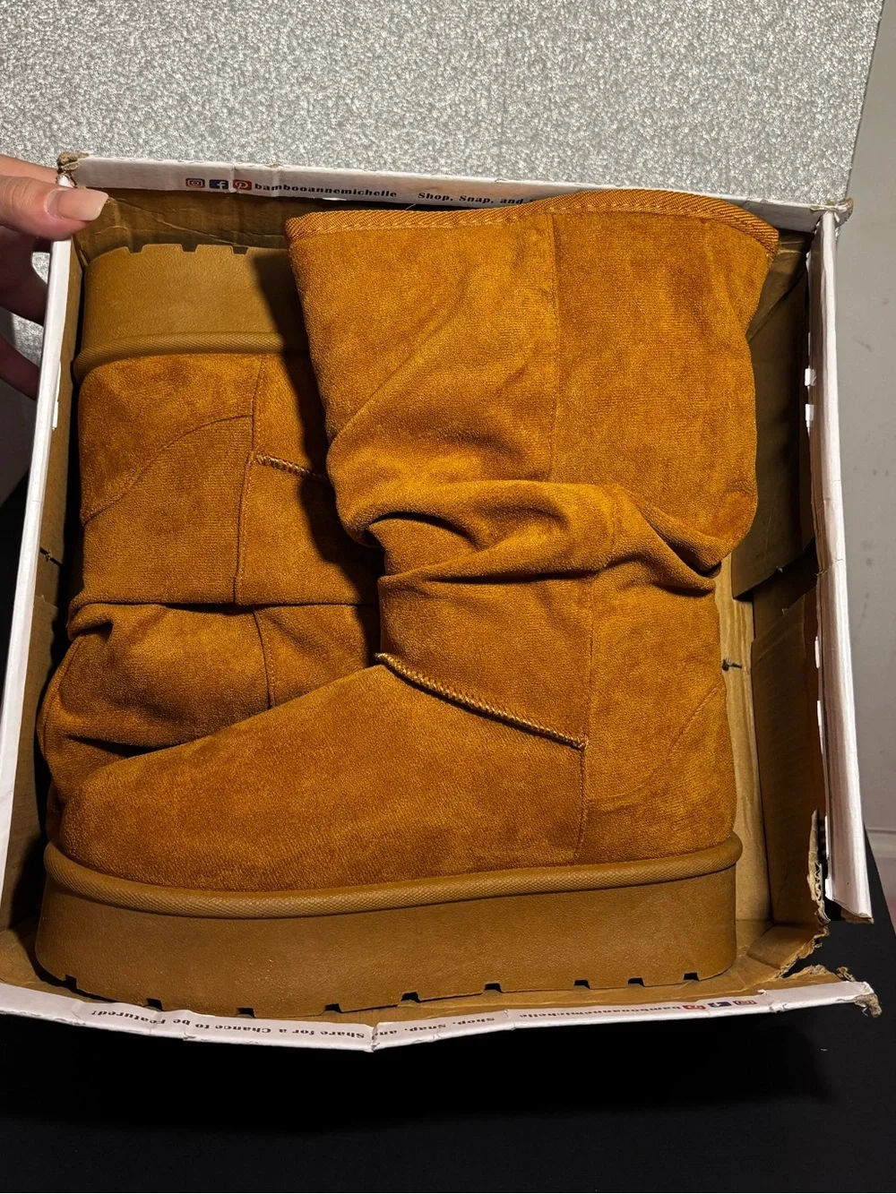 BRAND NEW Brown Winter Boots With Platformed Bottoms🤎perfect for cold weather!